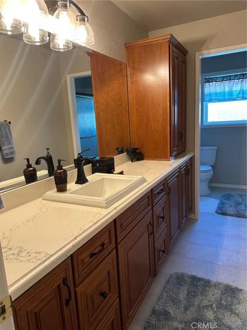 HUGE HALL BATH W/TUB SHOWER