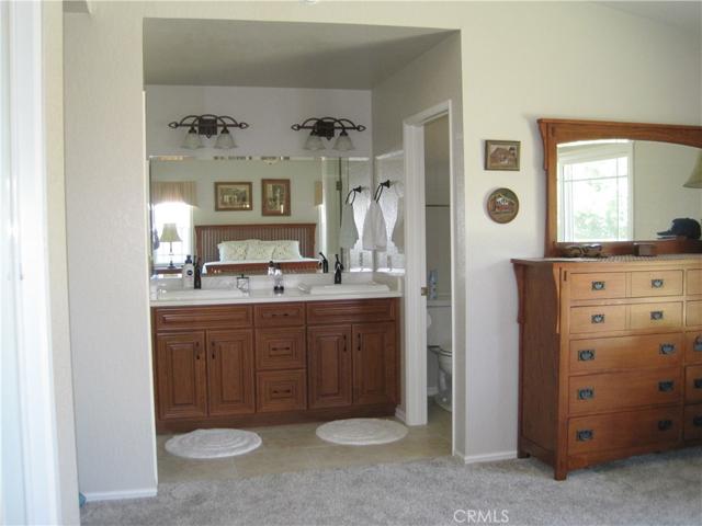 ENSUITE BATHROOM!