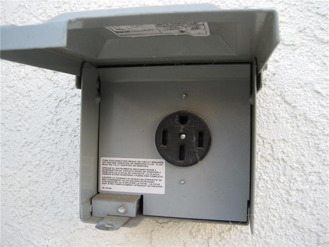 HAS RV PLUG IN!!
