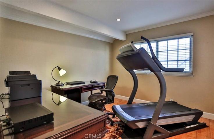 Transform the office into your productive haven or a guest room!