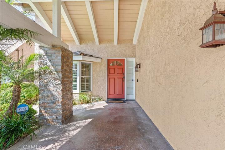 Stacked stone pillars welcome you home!