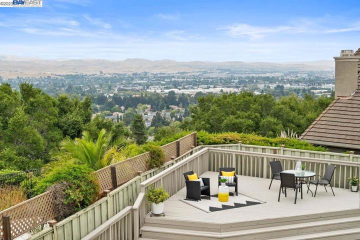 Large deck with Tri-Valley view. Panoramic view and city of Dublin lights.