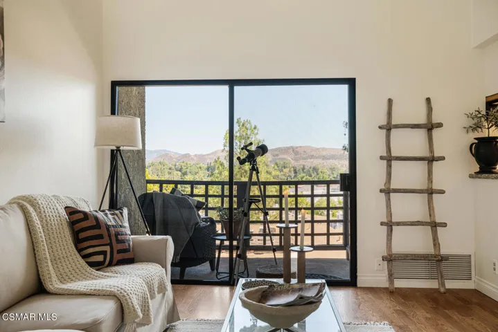 5728 Skyview Way Agoura Hills-large-006-