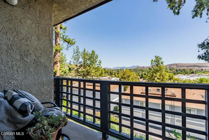 5728 Skyview Way Agoura Hills-large-008-