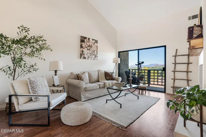 5728 Skyview Way Agoura Hills-large-003-