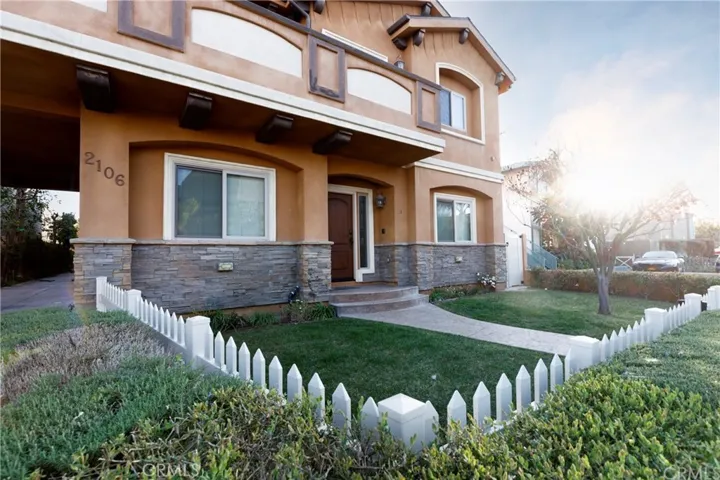 2106 Mathews Avenue B, Redondo Beach, California 90278