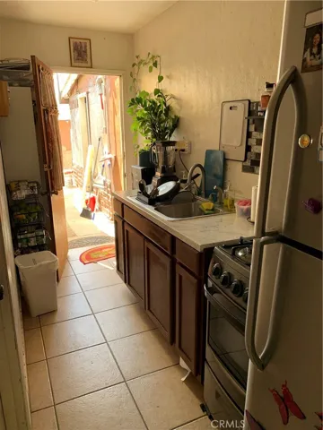 Tenant's kitchen.