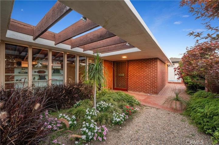5281 E El Roble Street, Long Beach, California 90815