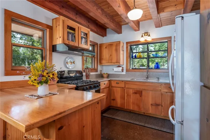 1216 Yosemite Way, Yosemite, California 95389