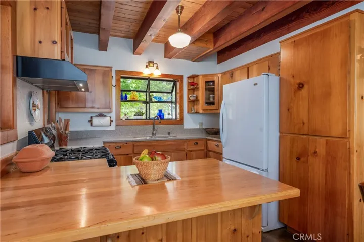 1216 Yosemite Way, Yosemite, California 95389