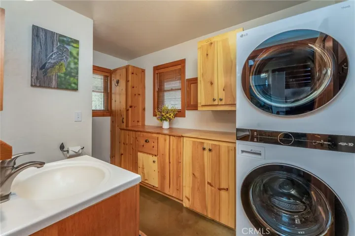 1216 Yosemite Way, Yosemite, California 95389