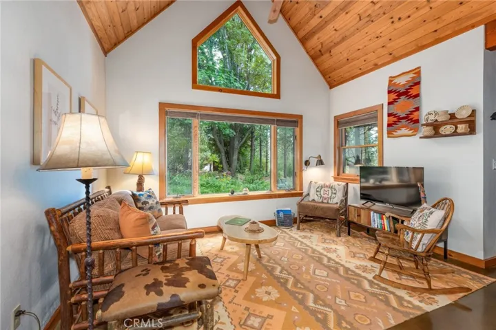 1216 Yosemite Way, Yosemite, California 95389