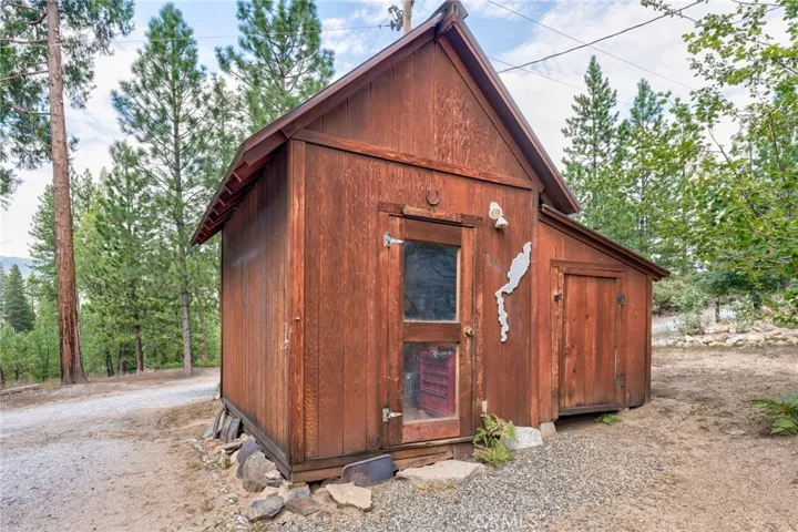 1216 Yosemite Way, Yosemite, California 95389