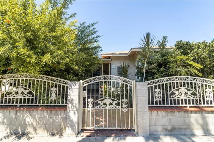 2205 Saturn Avenue, Huntington Park, California 90255