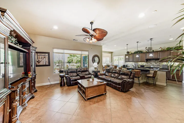 81465 Avenida Montura-8