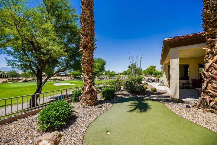 81465 Avenida Montura-28