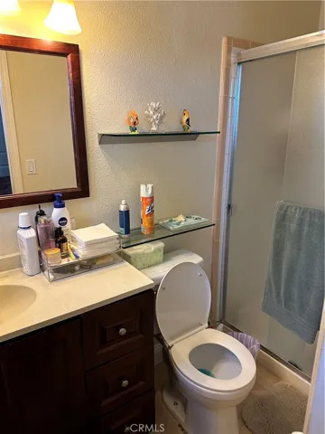 1437 Dennis Master Bath