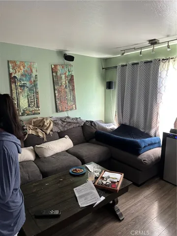 1439 Dennis Living Room