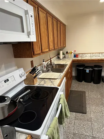 1437 Dennis Kitchen
