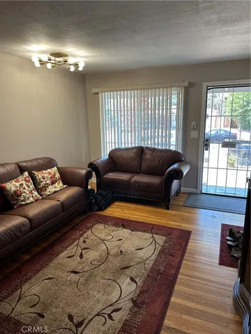 1437 Dennis Living Room