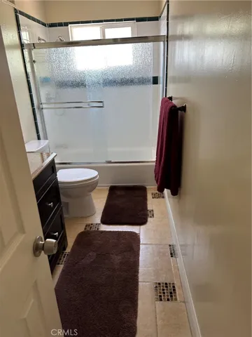 1437 Dennis Hall Bathroom