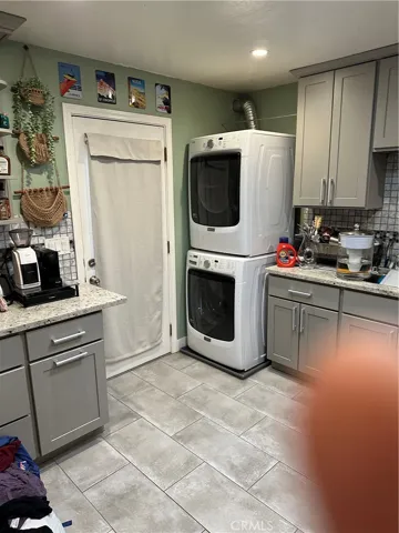 1439 Dennis Kitchen