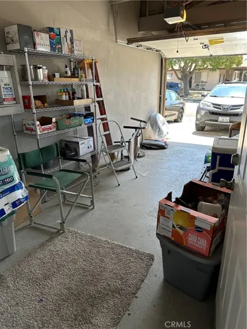 1437 Dennis Garage