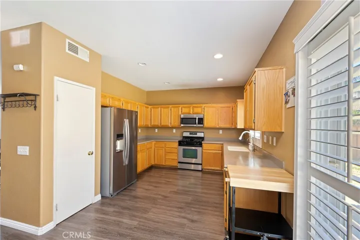 189 La Amistad Way, Hemet, California 92545