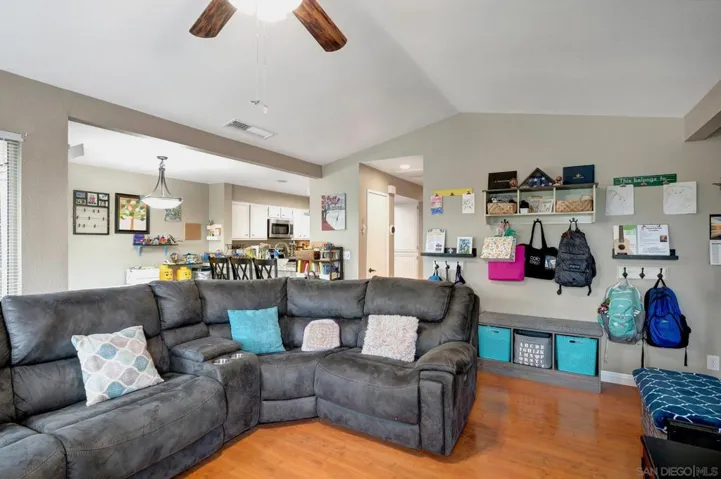 18656 Caminito Cantilena 279, San Diego, California 92128