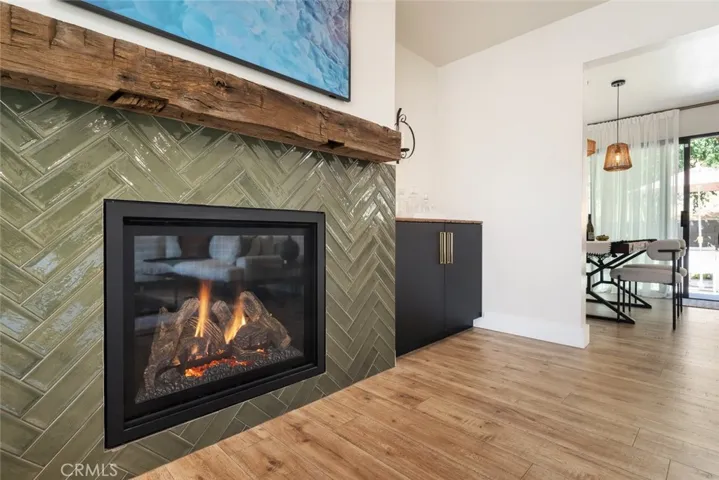 Gas fireplace