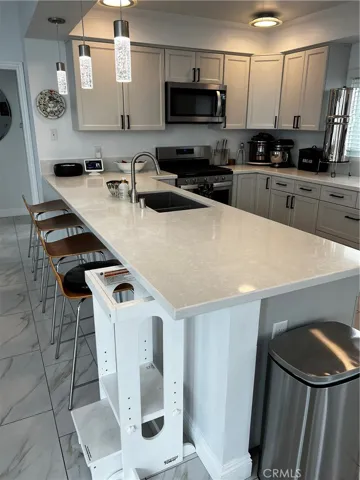 Kitchen breakfast counter