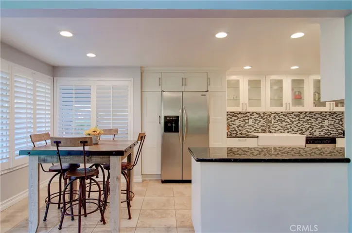 Breakfast area and buffet counter space