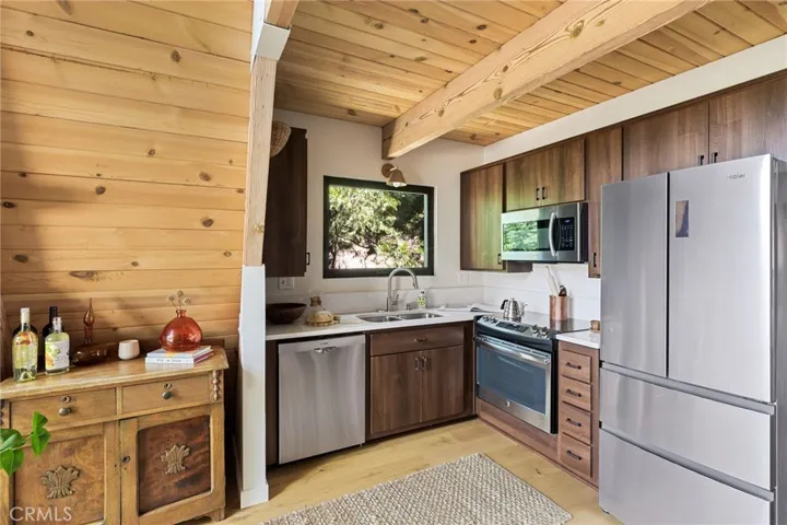 403 Rainier Road, Lake Arrowhead, California 92352