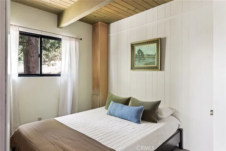403 Rainier Road, Lake Arrowhead, California 92352