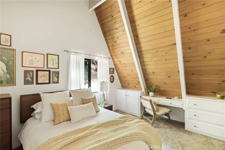 403 Rainier Road, Lake Arrowhead, California 92352