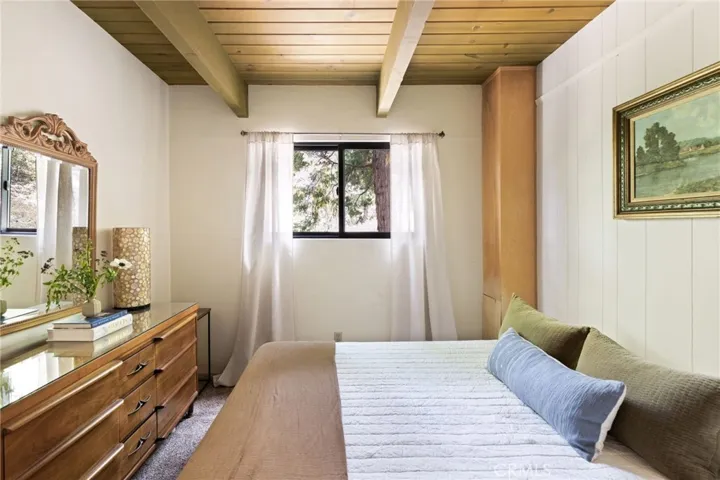 403 Rainier Road, Lake Arrowhead, California 92352