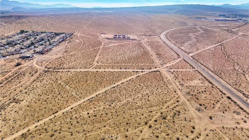 Existing home development on the left; Outlets at Barstow, Loves and TA travel stops as well as numerous restaurants in top right of photo.