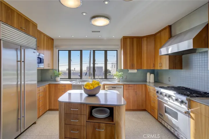 2160 Monterey Boulevard, Hermosa Beach, California 90254