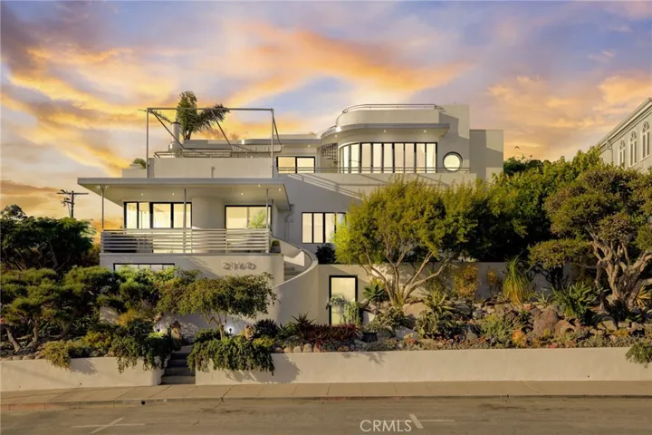2160 Monterey Boulevard, Hermosa Beach, California 90254