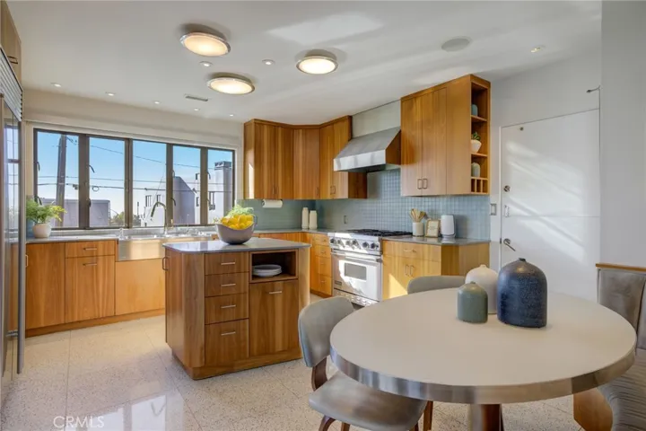 2160 Monterey Boulevard, Hermosa Beach, California 90254