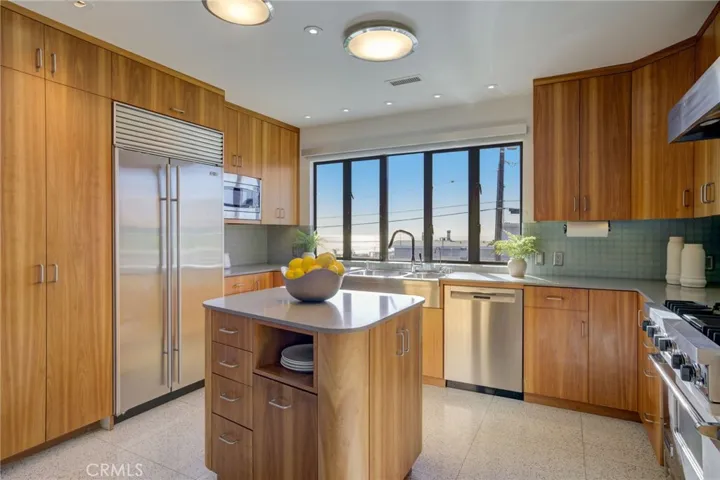 2160 Monterey Boulevard, Hermosa Beach, California 90254