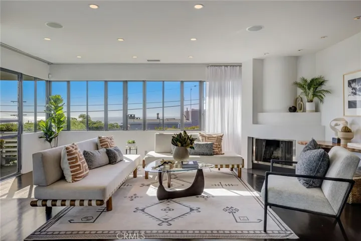2160 Monterey Boulevard, Hermosa Beach, California 90254