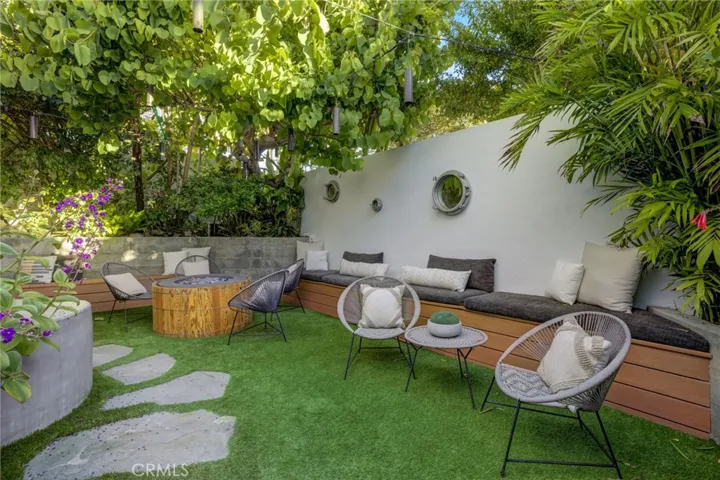2160 Monterey Boulevard, Hermosa Beach, California 90254