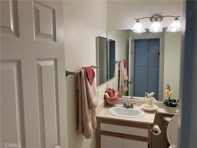 Bathroom near second bedroom.