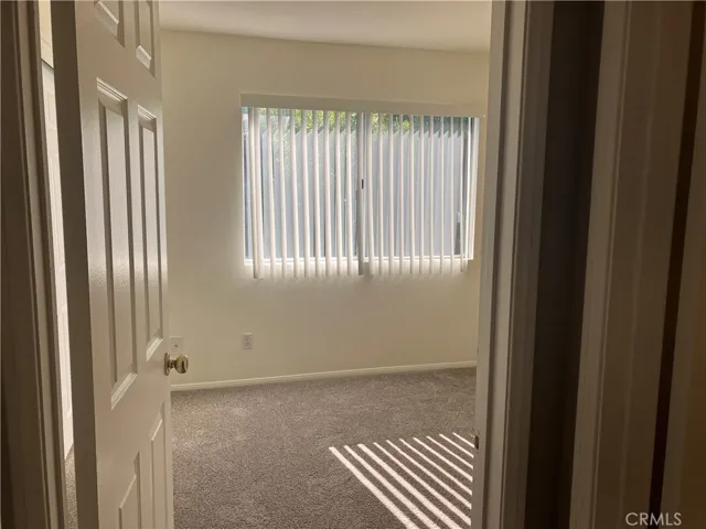 Entry to 2nd bedroom, new blinds.