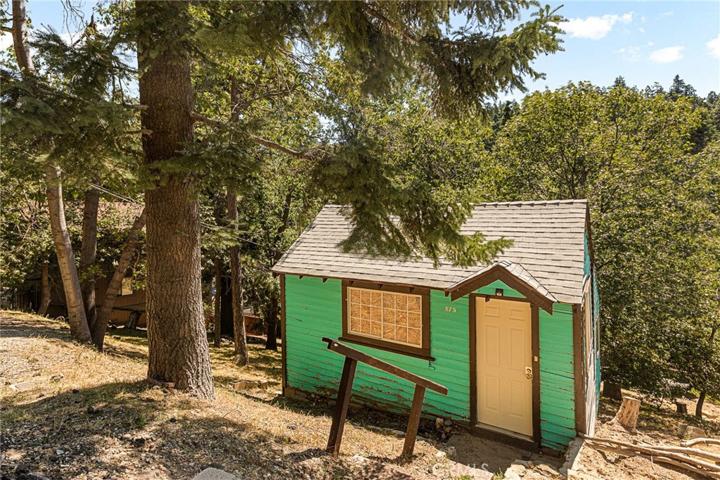 875 Virginia Court, Lake Arrowhead, California 92352