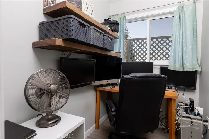 Bonus Office Space off Dining/Kitchen