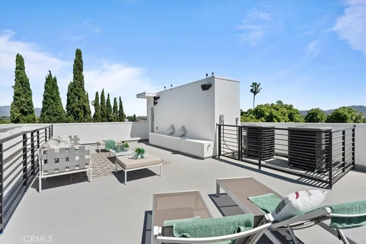5731 N Canvas Court, North Hollywood, California 91601
