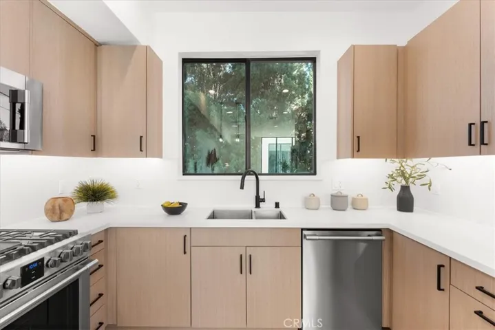 5731 N Canvas Court, North Hollywood, California 91601