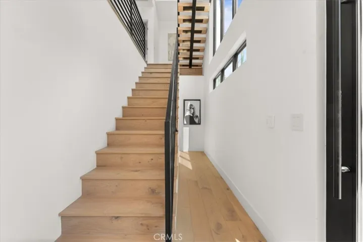 5731 N Canvas Court, North Hollywood, California 91601